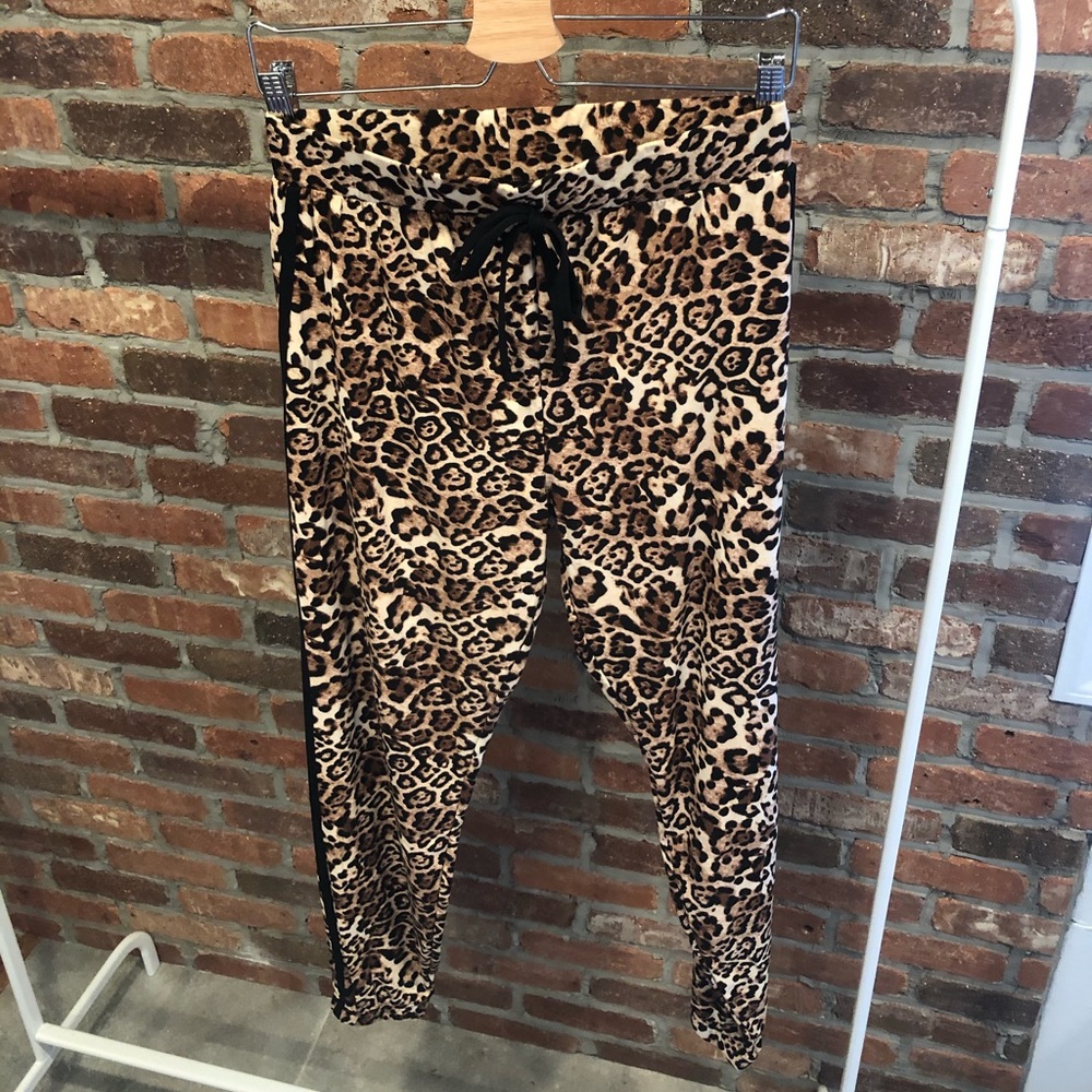 LEOPARD PRINT SOFT JOGGERS